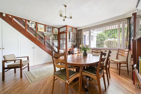 1 Marshalls Close, Epsom, KT19 8HZ