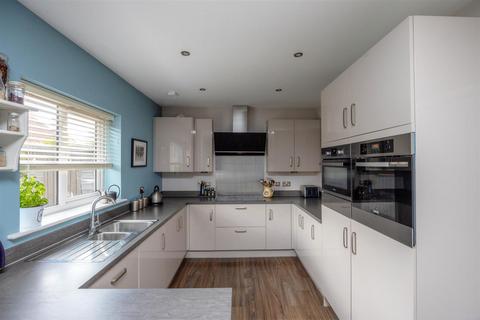 4 bedroom detached house for sale, Summerhouse Drive, Sheffield