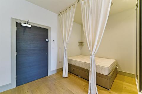 1 bedroom flat for sale, Burlington Road, Motspur Park KT3