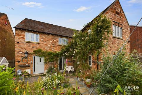 3 bedroom detached house for sale, Horninglow Road North, Burton-On-Trent DE13