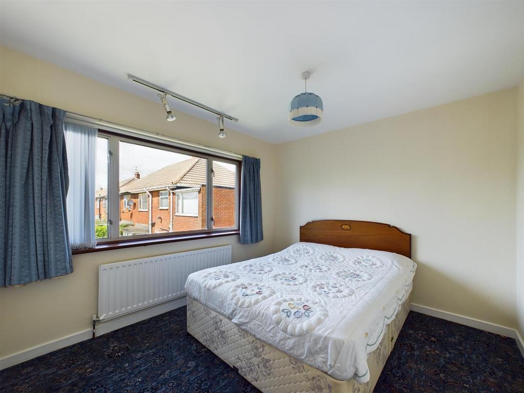 Bed 2.jpg