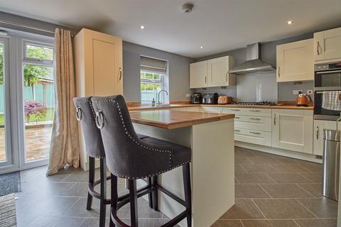 5 Sunloch Close, Burbage, Hinckley, LE10 2TT