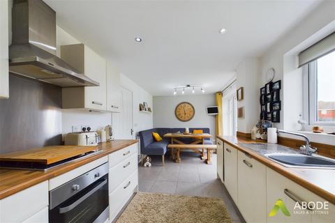 24 Cascade Close, Burton-on-trent, DE14 1DX