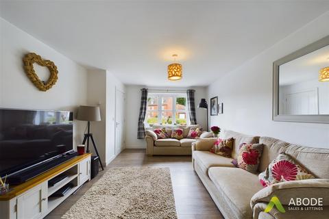 24 Cascade Close, Burton-on-trent, DE14 1DX