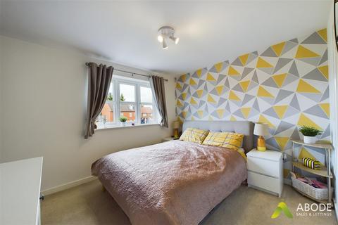 24 Cascade Close, Burton-on-trent, DE14 1DX