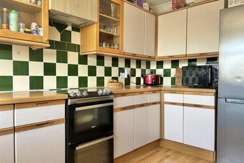 2 bedroom ground floor flat for sale, Clifford Court, Clifford Road, Bexhill-On-Sea TN40