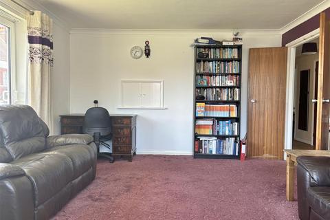 2 bedroom ground floor flat for sale, Clifford Court, Clifford Road, Bexhill-On-Sea TN40