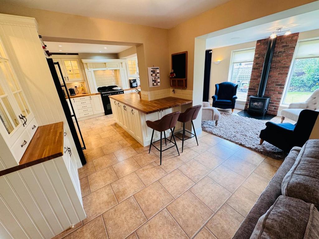 Kitchen into rear sitting area