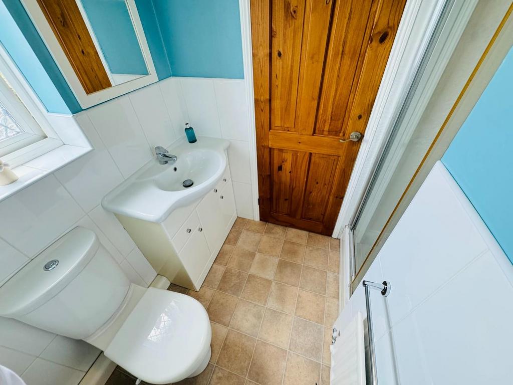 Bedroom two en suite