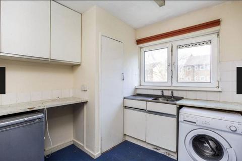 3 bedroom flat to rent, South Street, Southsea, Portsmouth