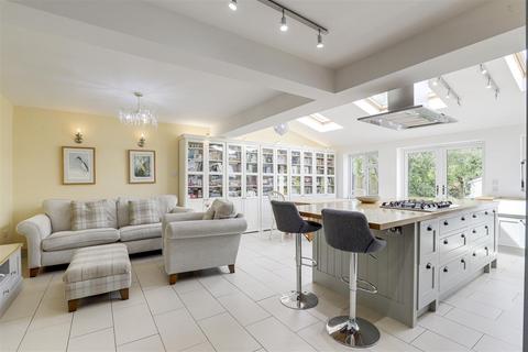 4 bedroom detached house for sale, Haileybury Crescent, West Bridgford NG2