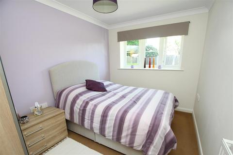 2 bedroom detached bungalow for sale, Daws Place, Bournemouth