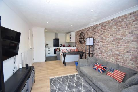 1 bedroom flat for sale, Snowdon Close, Eastbourne BN23