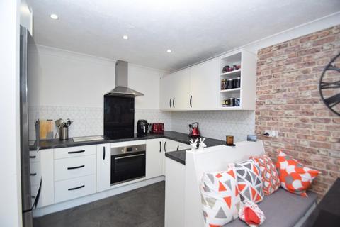 1 bedroom flat for sale, Snowdon Close, Eastbourne BN23