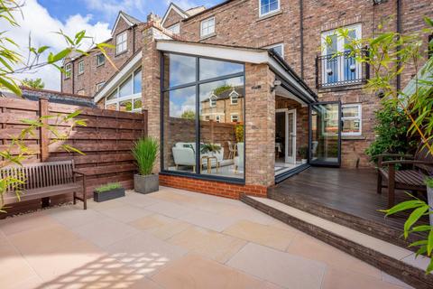 4 bedroom townhouse for sale, North Grange Court, York