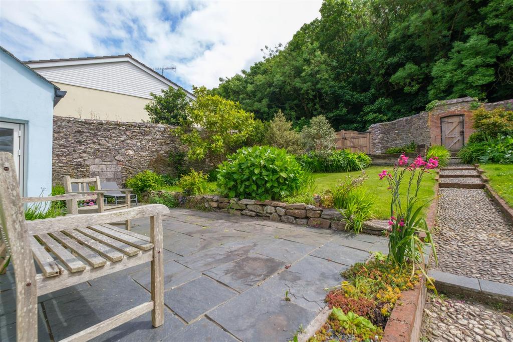 Parry Vines Cawsand Outside Sunny-10.jpg