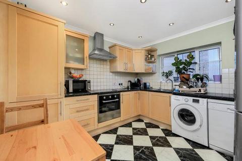 3 bedroom flat to rent, Boston Manor Road, Brentford