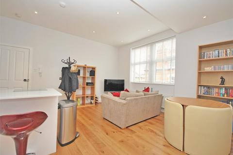 2 bedroom apartment to rent, Laurel Avenue, Twickenham