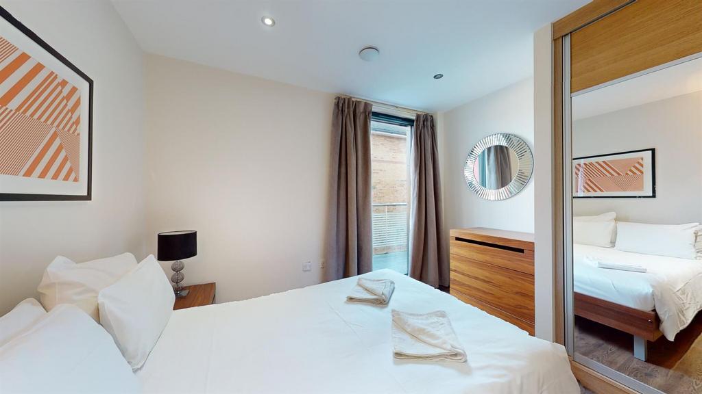 80 Back Church Lane, Twyne House Apartments, London - View 5