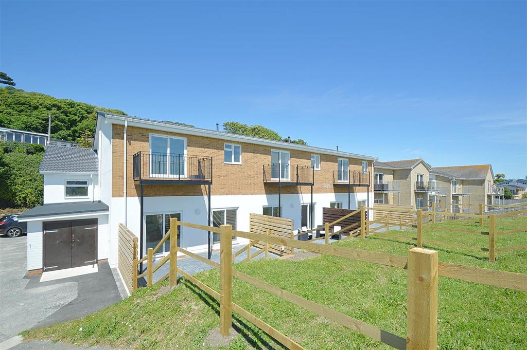 SEA VIEWS * BONCHURCH 2 bed property for sale £235,000