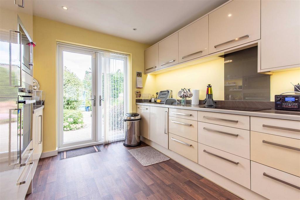 16 Gresham Close-Low-11.jpg