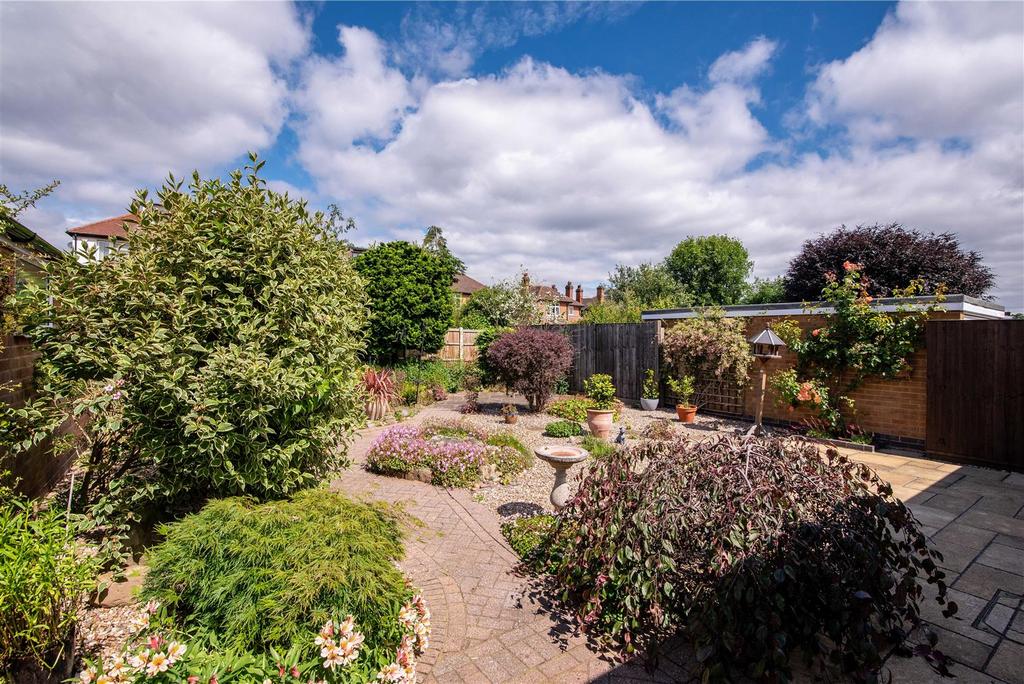 16 Gresham Close-Low.jpg