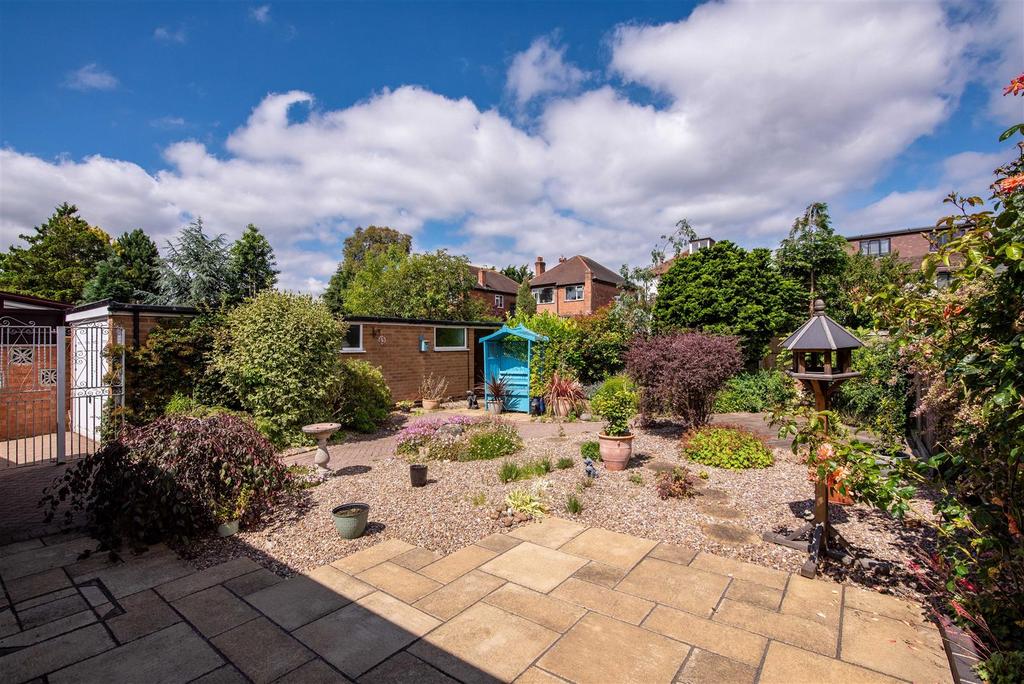 16 Gresham Close-Low-2.jpg