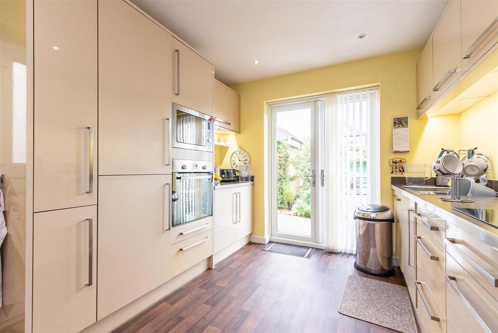 16 Gresham Close-Low-12.jpg