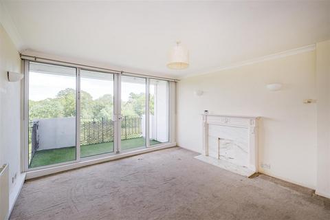 2 bedroom flat for sale, Hadleigh, Crescent Road, North Chingford