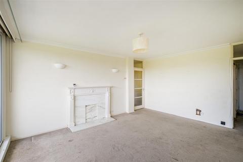 2 bedroom flat for sale, Hadleigh, Crescent Road, North Chingford