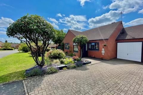 2 bedroom detached bungalow for sale, Woodward Court, Snitterfield CV37