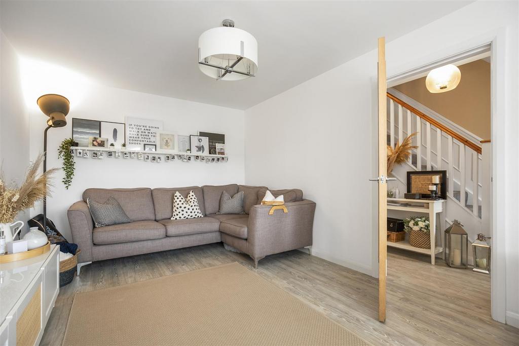 17 Stewart Crescent7.jpg