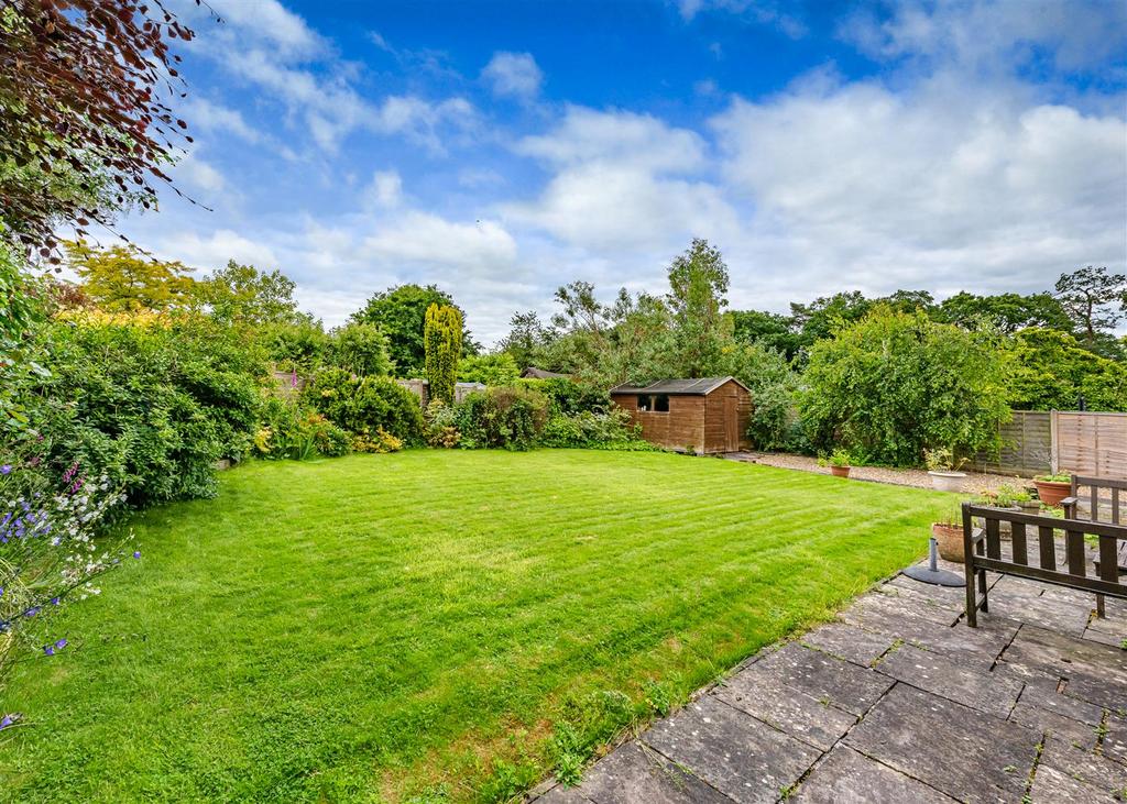 25 Meadow Road-Garden2.jpg