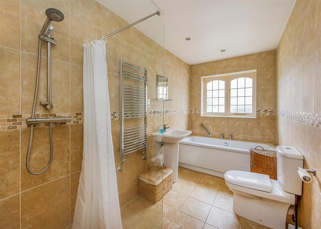 25 Meadow Road-Bathroom.jpg