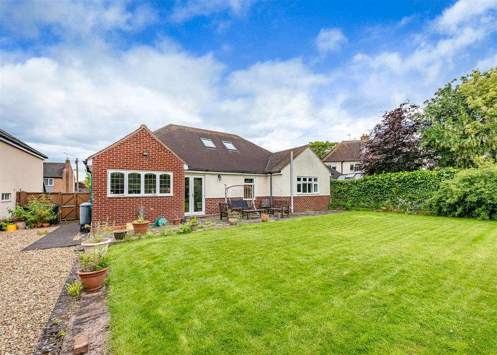 25 Meadow Road-Garden1.jpg