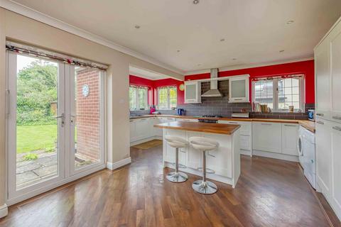 25 Meadow Road, Albrighton, Wolverhampton, WV7 3DZ