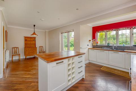 25 Meadow Road, Albrighton, Wolverhampton, WV7 3DZ