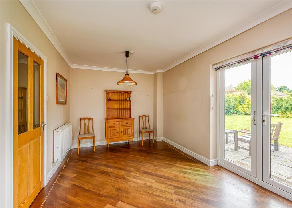 25 Meadow Road-Kitchen2.jpg