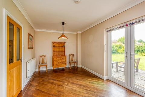 25 Meadow Road, Albrighton, Wolverhampton, WV7 3DZ