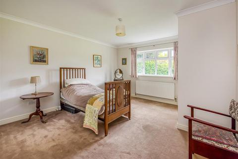 25 Meadow Road, Albrighton, Wolverhampton, WV7 3DZ