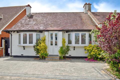 2 bedroom semi-detached bungalow for sale, Southborough Drive, Westcliff-on-Sea SS0