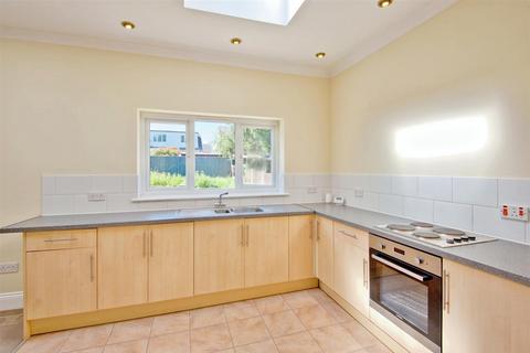 2 bedroom semi-detached bungalow for sale, Flemming Crescent, Leigh-On-Sea SS9