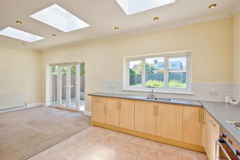 2 bedroom semi-detached bungalow for sale, Flemming Crescent, Leigh-On-Sea SS9