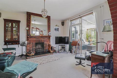 4 bedroom semi-detached house for sale, Station Road, Broxbourne