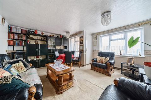 2 bedroom flat for sale, The Fairway, Bedford