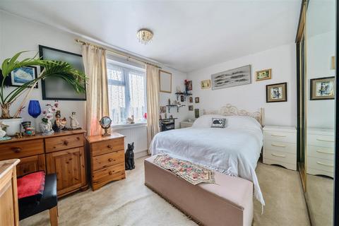 2 bedroom flat for sale, The Fairway, Bedford