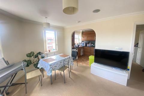 2 bedroom apartment to rent, Exeter