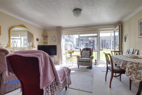 2 bedroom flat for sale, Sutton Place, Bexhill-On-Sea