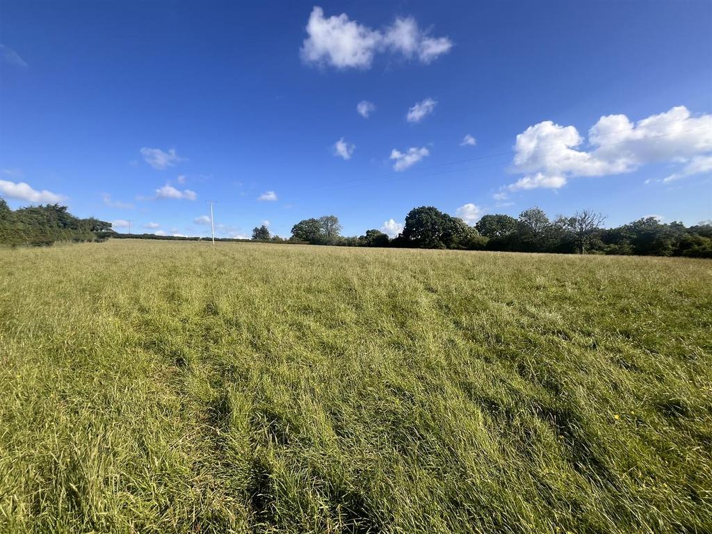 Felinfach, Lampeter 5 bed property with land for sale £50,000