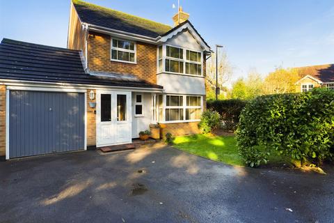 4 bedroom house for sale, Nelson Close, Maidenbower RH10